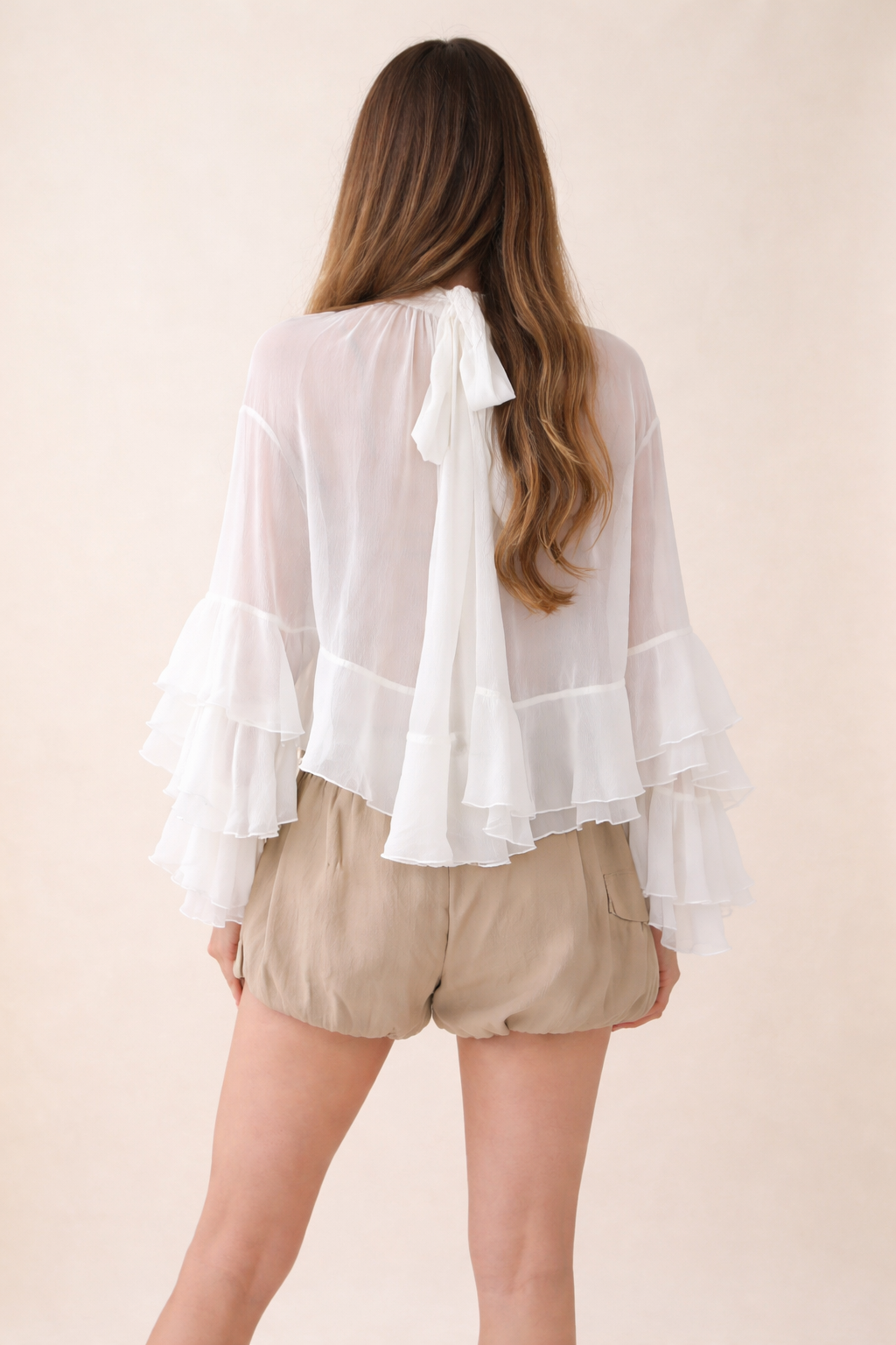 Blusa de Gasa Marfil con Volantes y Cuello Alto
