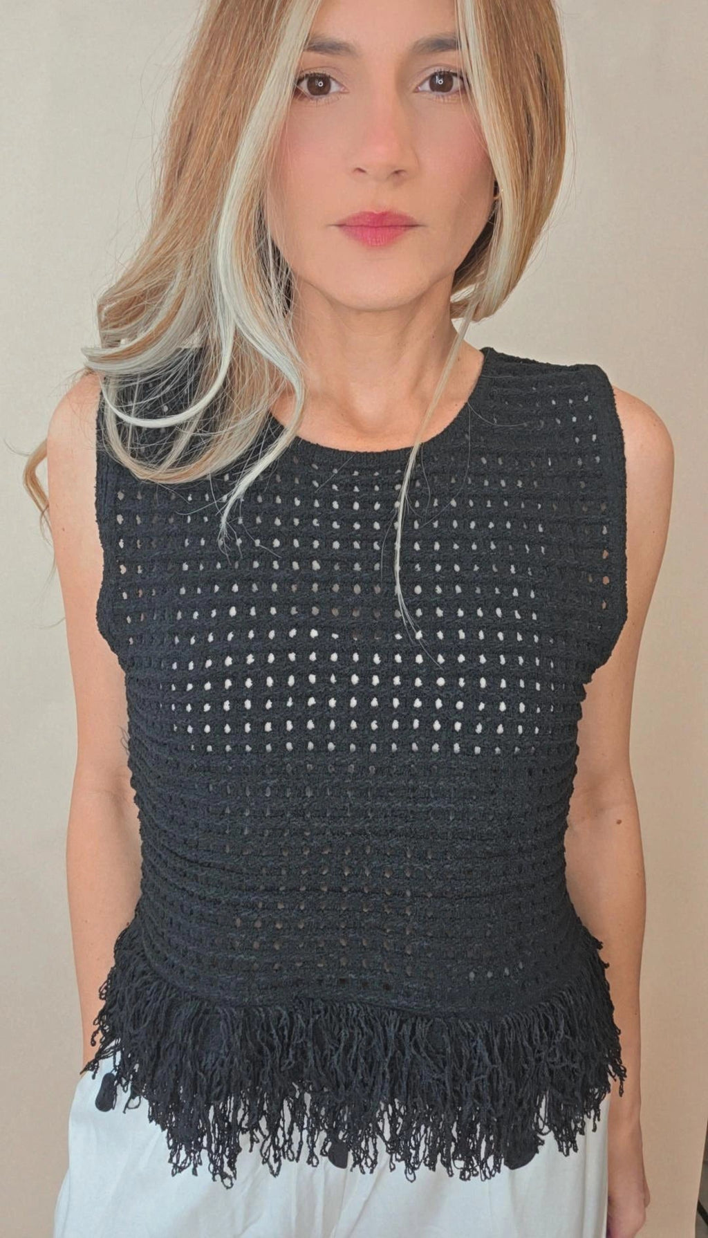 Blusa Tejida Negra con Flecos