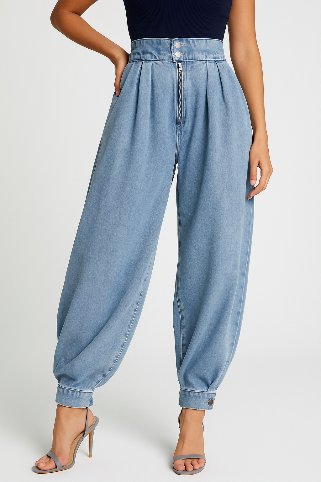 Pantalón Denim Cintura Alta “Aladino” Ajustado al Tobillo con Zipper y Doble Botón